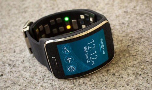 Известная компания Samsung презентовала очередную новинку - умный браслет Simband