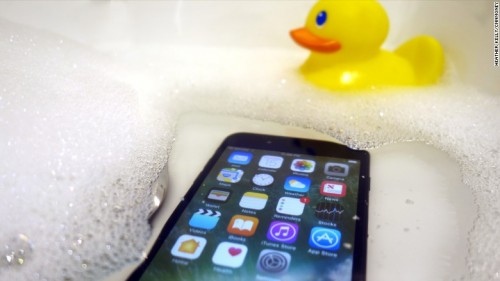 3-iphone-7-water-780x439
