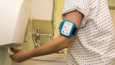 NHS представила носимое устройство