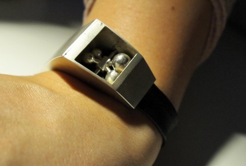 Браслет Fibo, разработанный First Bond Wearables