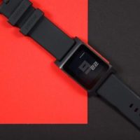 pebble умные часы спортивные на руку