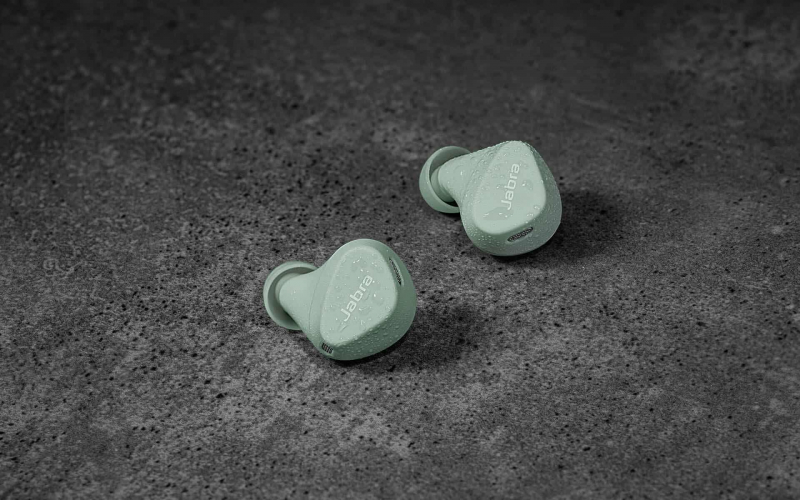 Новейшая пара действительно беспроводных наушников Jabra идеально подходит для тренировок